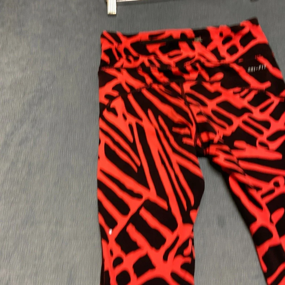 Nike Dri Fit Power Epic Lux Capri Leggings Womens XS Black Orange Abstract Print